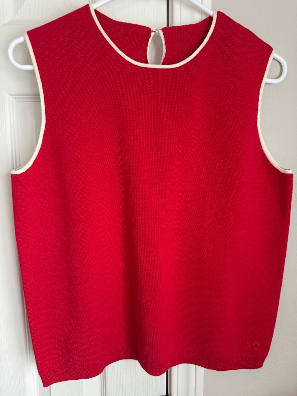 NWOT, FRANCES VALENTINE DARLING SHELL COLORBLOCK PIPING IN RED WITH OYSTER TRIM